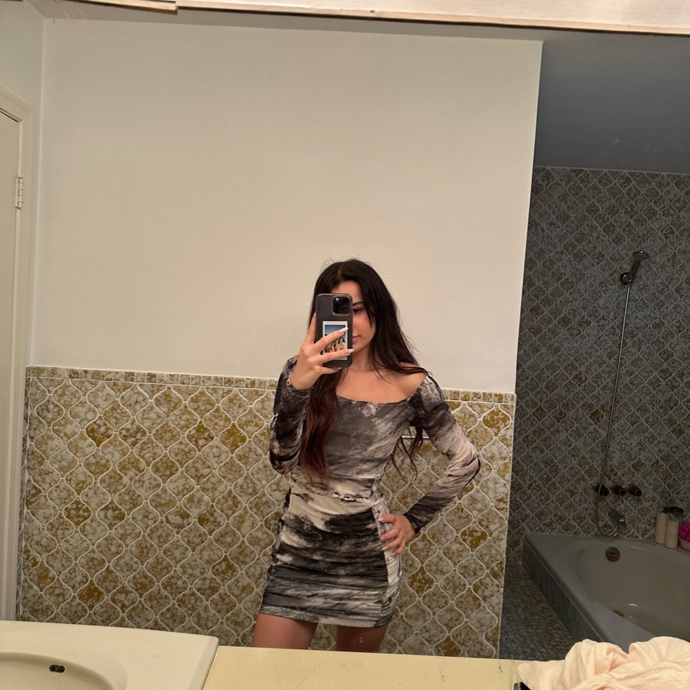 Dress - Picture 3 of 3